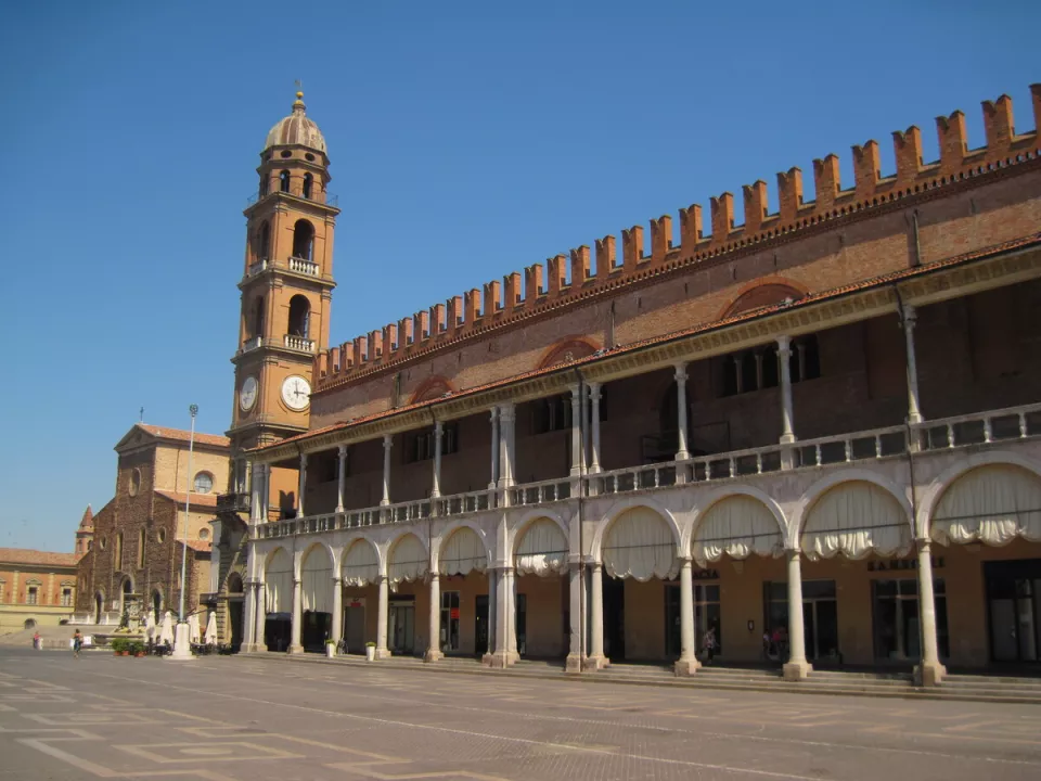 Faenza, Piazza del Popolo