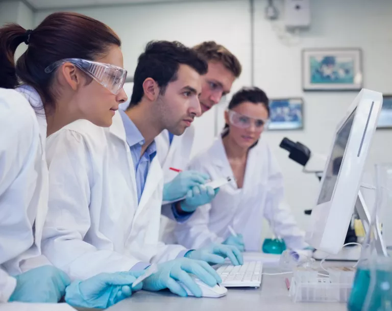 Research opportunities in Emilia Romagna - image of scientists in a lab